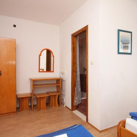 Apartments And Rooms With Parking Space Gradac, Makarska - 6819 Gradac  Room photo