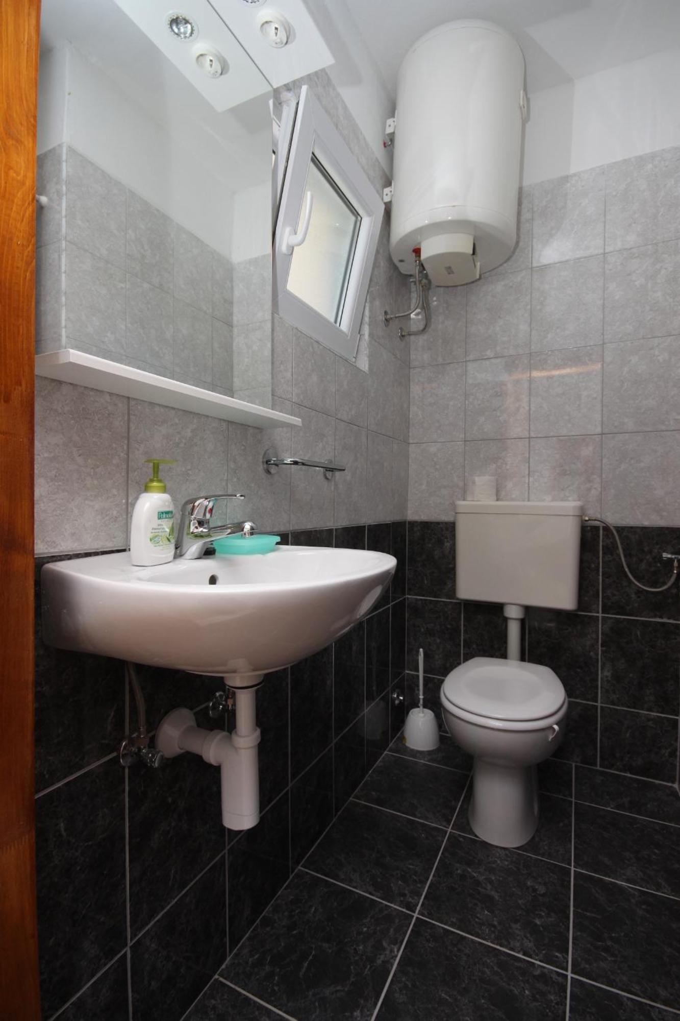 Apartments And Rooms With Parking Space Gradac, Makarska - 6819 Gradac  Room photo