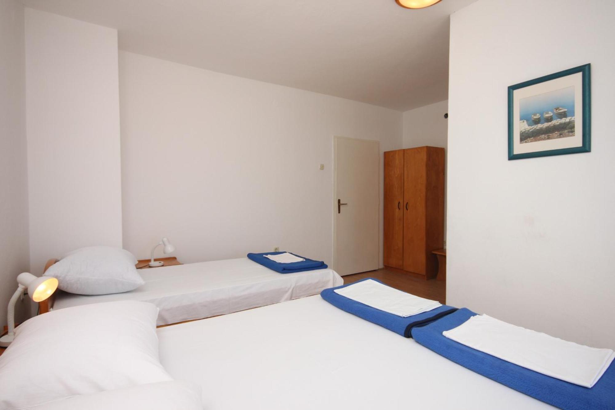 Apartments And Rooms With Parking Space Gradac, Makarska - 6819 Gradac  Room photo