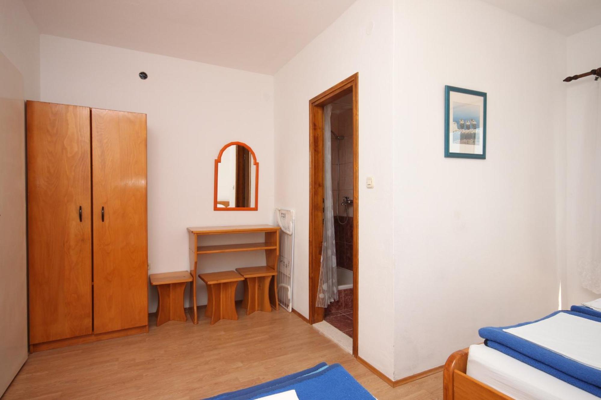 Apartments And Rooms With Parking Space Gradac, Makarska - 6819 Gradac  Room photo
